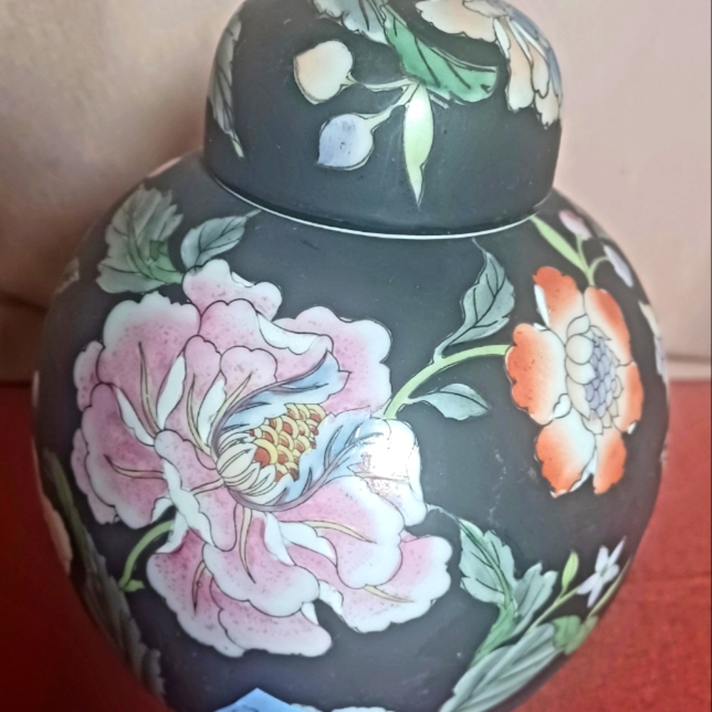 Vintage Chinese Porcelain Pink Large Floral Urn/Chinese Ginger Jar